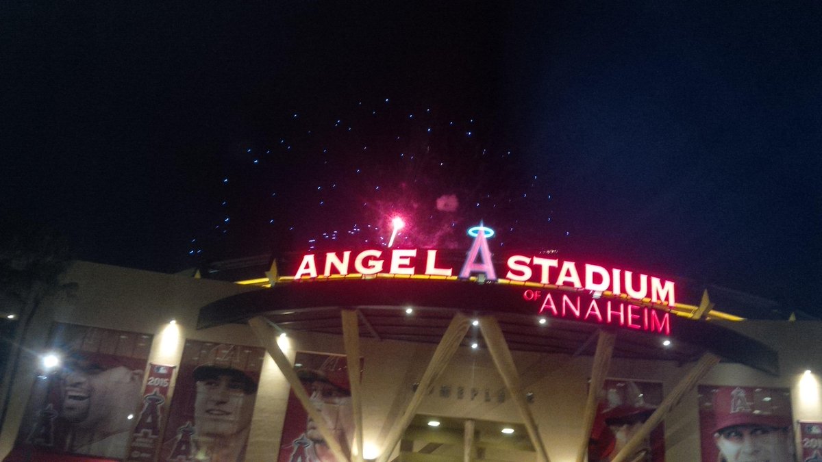 charles_deller's tweet photo. #sunsetangel Sunsets and Angels doesn't get any better! http://t.co/k4nt6QSM0h