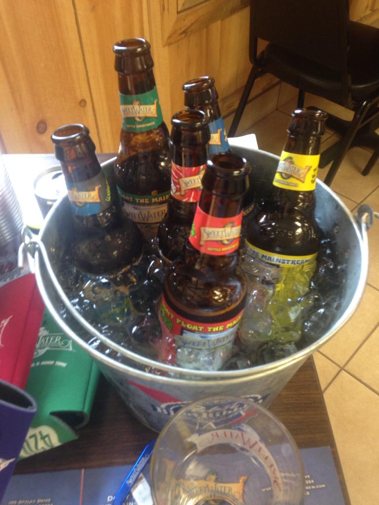 JollyCauley's tweet photo. I'll be sampling SweetWater products for the next hour here at Penn Ave Brews! Be sure to stop by! @MirthPromotions http://t.co/G9gyjzPmgL