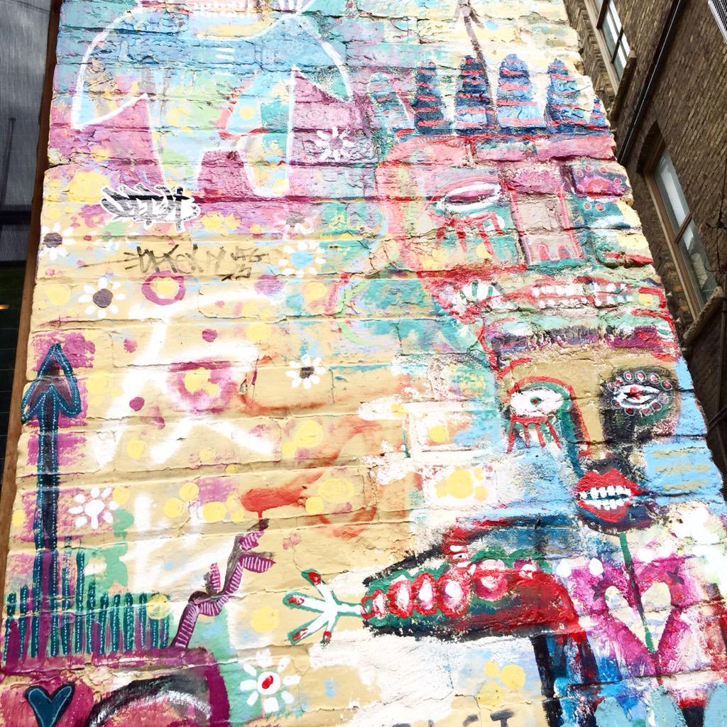 Ashton5SOS's tweet photo. This city is full of art, I'm in love Winnipeg, Canada 🍁 xx http://t.co/uYBBmDGfmH