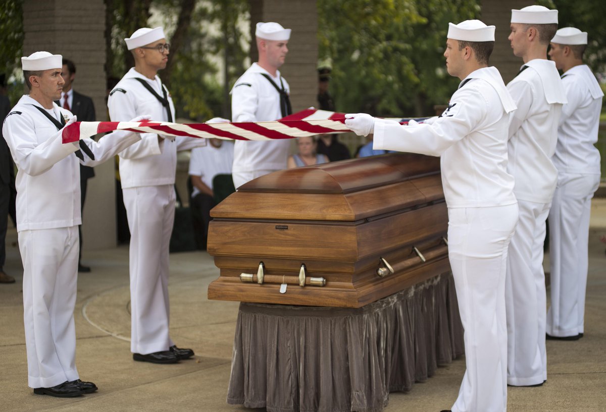 USNavy's tweet image. #Honor. #Courage. #Commitment. LS2 Randall Smith is laid to rest at #Chattanooga National Cemetery.