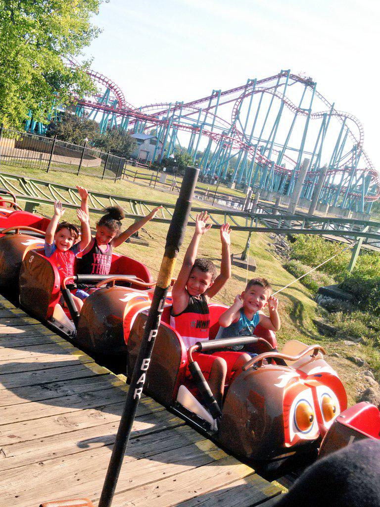 naniimarrero's tweet photo. Baby cousins &amp; nephews having fun😍😘#SixFlagsDarienLake http://t.co/Af00SRHDHW