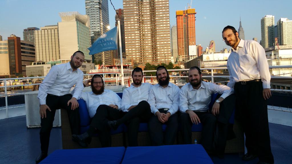RZalmen's tweet photo. We Will smash a night @AmidsTheOcean @YedidimChoir http://t.co/wpWoHrG3vh/s/kFwF