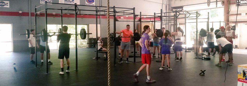 LaunchSportTony's tweet photo. FHS BULLDOGS Putting in work at #LaunchSportsPerformance @DustinMoreau @coachcblocker @coachsgrem #NoExcuses http://t.co/XhlQBVOazP