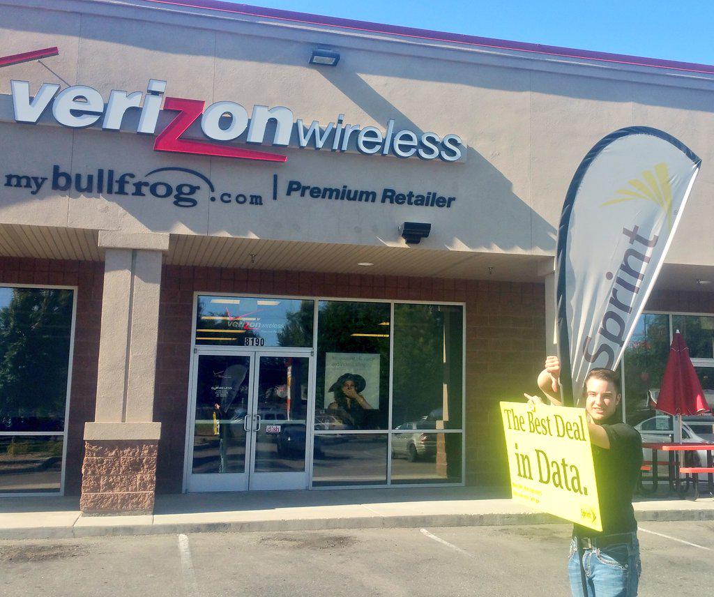 Dereksummawl's tweet photo. Gettin disruptive in ida showing our #sprintspirit by blocking out the competition... #getonourlevel #disruptive http://t.co/pXKZnLlRif