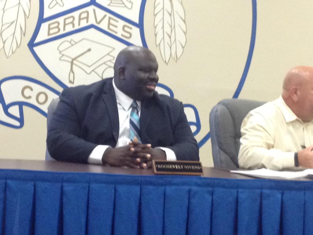TyGJones's tweet photo. Congratulations @rnivens1 seated as Superintendent @communityisd! #SayItLoud #2Times @lancasterisd http://t.co/F3UHb84zRQ