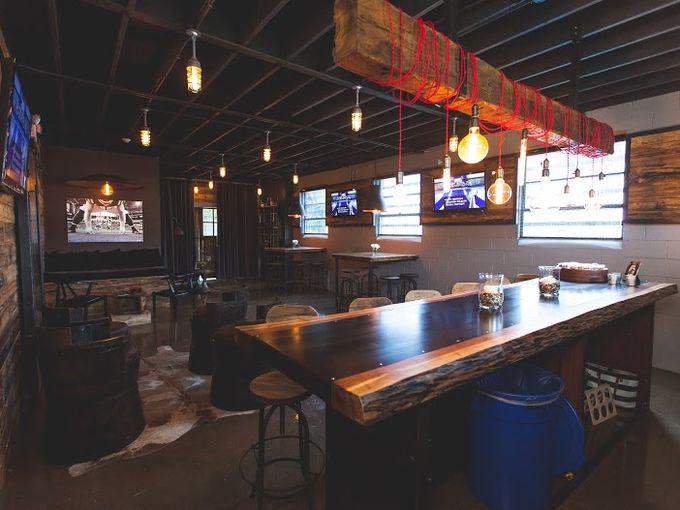 IndyStarSports's tweet photo. A @Colts player has opened an exclusive tailgating venue 1 block from Lucas Oil Stadium: http://t.co/5C8gFWJ0Qy http://t.co/XNBjgPUtEv