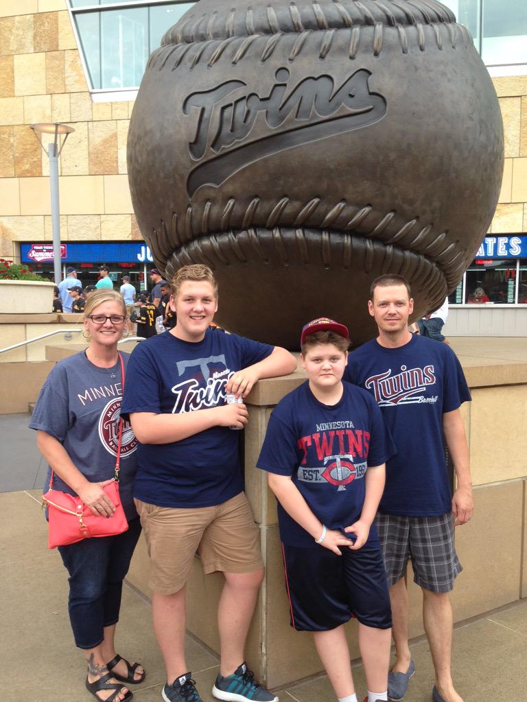 CaversCrystal's tweet photo. #twinspics ---> Let's go Twins!!! http://t.co/ef7UYRe2gF