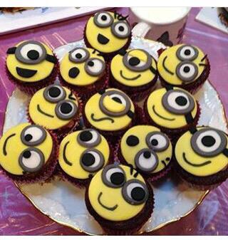 CuppycakesInc's tweet photo. #Minion #Cupcakes http://t.co/kNZfOpRCN8