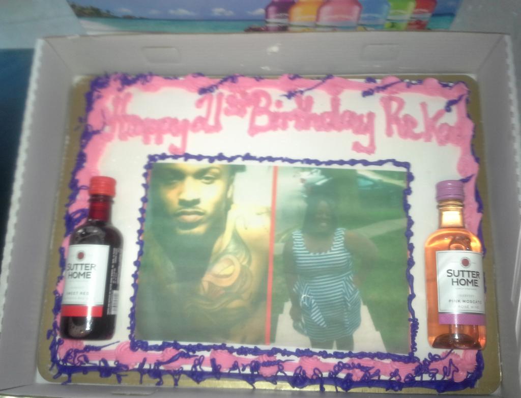 _PrettyJashell's tweet photo. Oh I spy the most amazing talented man ever on my cake he so perfect😍 
@AugustAlsina http://t.co/yDpXQLDplz