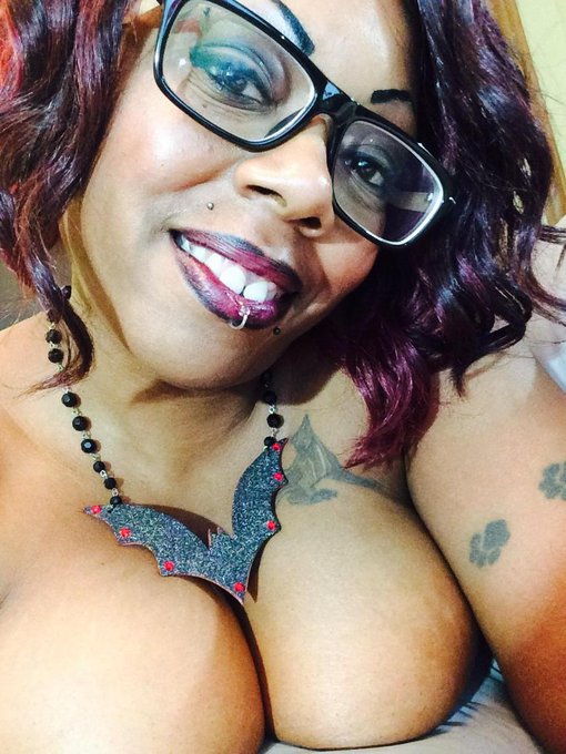 Rt of us like to see daily pics from me, join me on KiK for $10 a mo for the XXX versions. Logging off