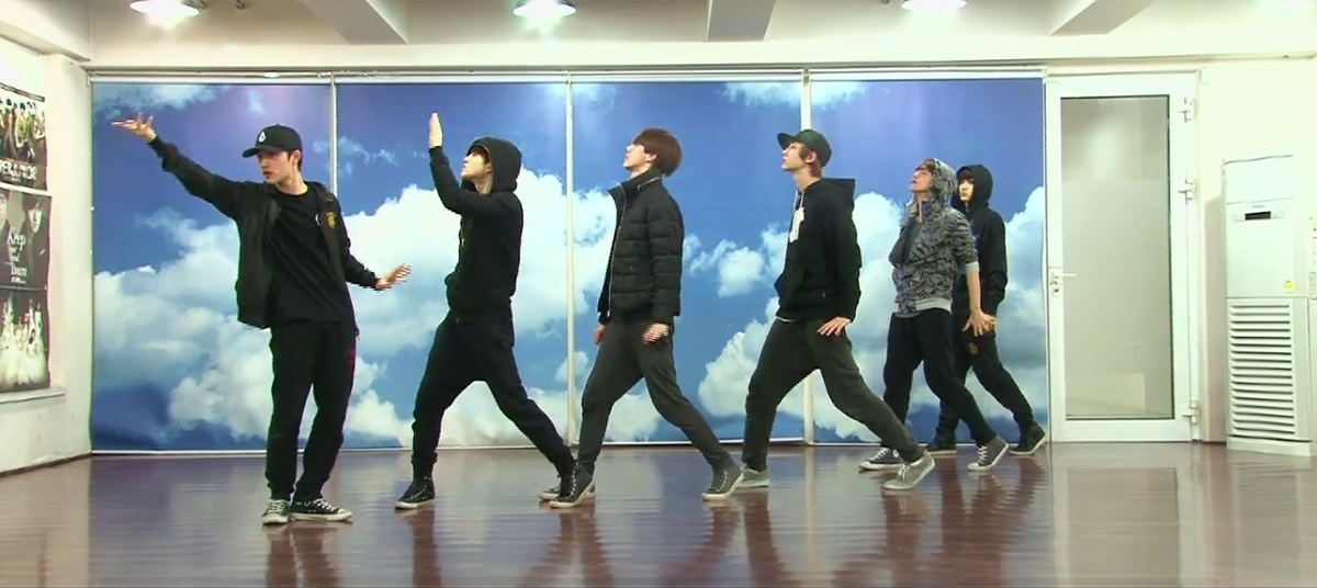 xcenyol's tweet photo. [CAP] SMTOWN THE STAGE EXO - #CHANYEOL &amp; EXO http://t.co/jghwrImLHV