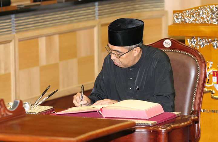 maisarah0011's tweet photo. Selamat menjalankan tugas dan Amanah baru Datuk Seri @sallehsaid 
Menteri Komunikasi dan Multimedia http://t.co/aaXImzXFvH
