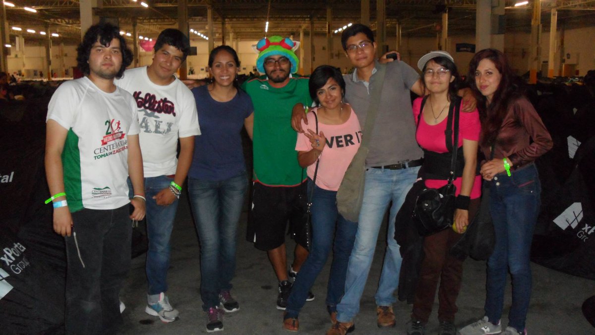 JASSIITO's tweet photo. Uno de mis mejores momento en #CPMX6 fue compartir experiencias a lado de mis amigos! espero más en #CPMX7 http://t.co/j229Lsx5pO