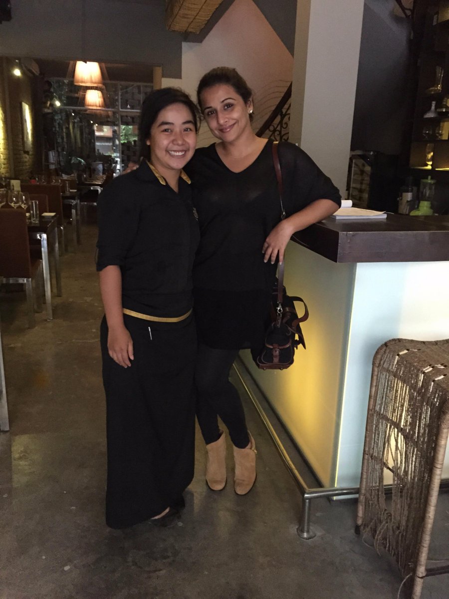 Some pictures of Vidya Balan - an famous actress yesterday at Pots'n Pans. We hope that you enjoy your time in here!