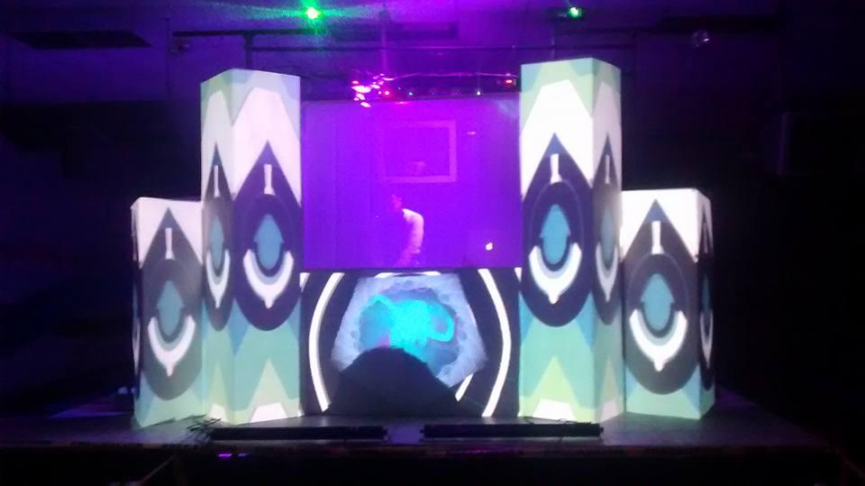 UnderWave_pro's tweet photo. EL INCREÍBLE DISEÑO DE LA CABINA "DE LUXE" PRESENTADA POR @Mapping_Pro_Mx POR PRIMERA VEZ EN LA EDICIÓN #1 UNDER WAVE http://t.co/4702QTryvJ