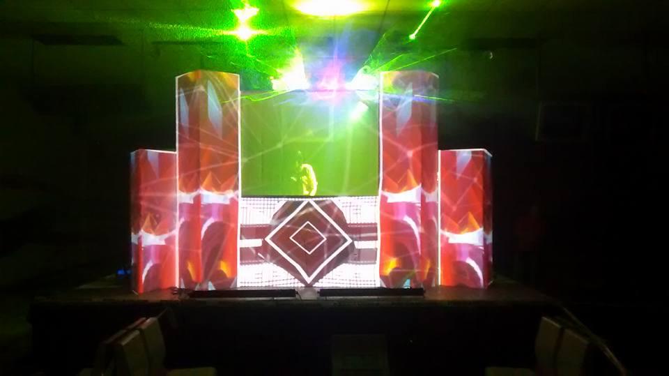 UnderWave_pro's tweet photo. EL INCREÍBLE DISEÑO DE LA CABINA "DE LUXE" PRESENTADA POR @Mapping_Pro_Mx POR PRIMERA VEZ EN LA EDICIÓN #1 UNDER WAVE http://t.co/4702QTryvJ