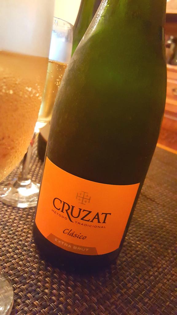 Elitapina's tweet photo. Sobremesa con un clásico #Cruzat http://t.co/Vk35n9UXSD