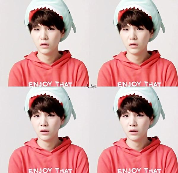 Celsius_613's tweet photo. 2015 시즌그리팅 #방탄소년단 #윤기 #슈가 #SUGA
http://t.co/sI1PZmZoRG
http://t.co/ITegRlNtK6
http://t.co/rWERDqXxT0 http://t.co/B7zItOVi9b
