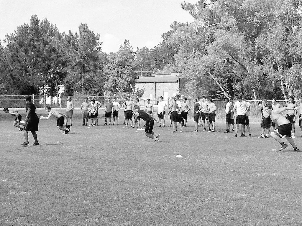 LSPgeorge's tweet photo. Workin dem boyz! Bulldogs know all about HARDWORK! #LaunchSportsPerformance http://t.co/JAap8iD2Tb