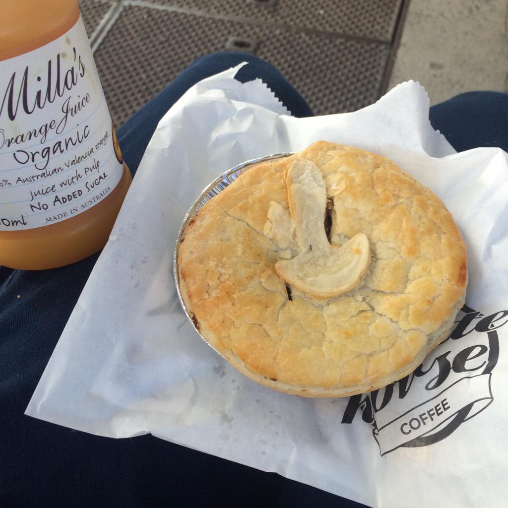 Running_84's tweet photo. Looks good. But it's all about the taste yo.  #PandaLovesPies #LunchMe http://t.co/j939TXyBLn