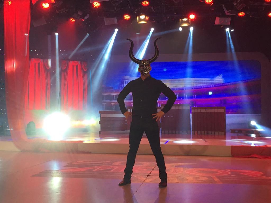 tcsoyelmejor's tweet photo. ¡Increíble! @TitoGomez10 se queda con 2 estrellas. ¿Qué pasó con sus fans? Él bailó "Tecnocumbia". #ComoLosVIPninguno http://t.co/zESMDFZduU