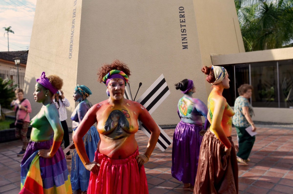 Carnavalenguas's tweet photo. #somosartistas con @ANMujeres recordando nuestra participación en @MuseoRayo encuentro de mujeres poetas 2015 http://t.co/LpveAy6JJo