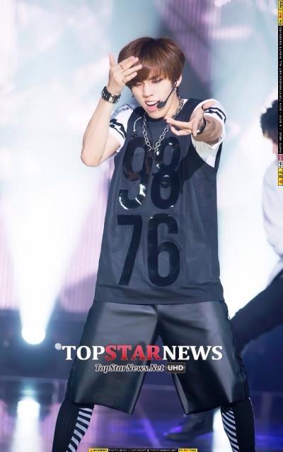 orange_gyu's tweet photo. 150728 The Show #Bad6thWin #인피니트 http://t.co/TpLOJNRXkh