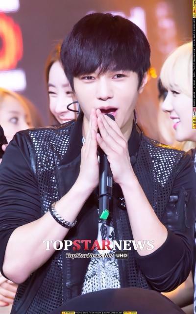 orange_gyu's tweet photo. 150728 The Show #Bad6thWin #인피니트 http://t.co/XOislpu8M5