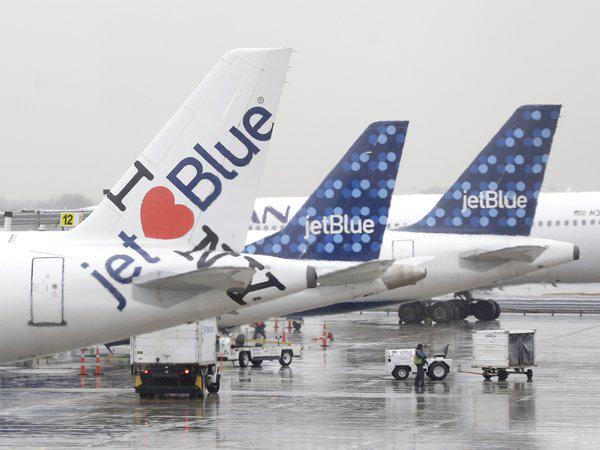 HuffPost's tweet photo. JetBlue offering $49 flights in epic two-day sale http://t.co/wIgXx30uHi http://t.co/t9eXt5HQ97