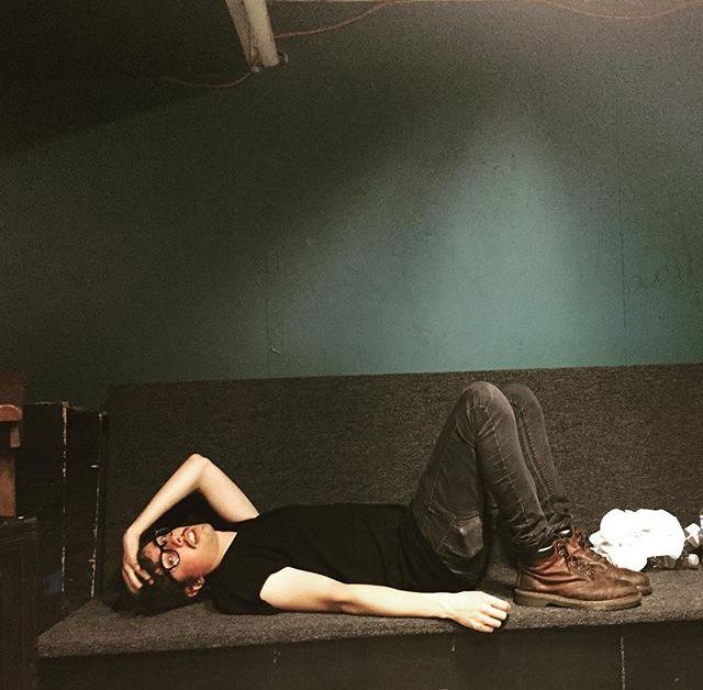 poorlydrawnjoyw's tweet photo. Even if I am laid out on white sheets http://t.co/31Hw4qKA9J