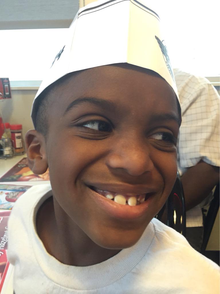 dearautism's tweet photo. #Dearautism, 
steak and shake stops are VITAL to 10 hour road trips! http://t.co/dfkkPuTbrR