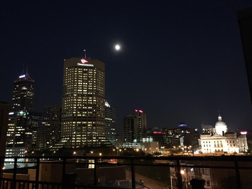 CandiceWTSP's tweet photo. A beautiful night in Indy! Love this skyline 🌃 #Indianapolis #thosesummernights #ispythemoon http://t.co/W20o8JrZ7S