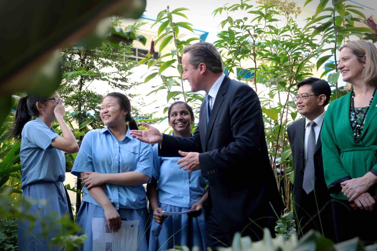 TODAYonline's tweet photo. UK PM @David_Cameron visits Commonwealth Secondary School as part of official visit in S'pore http://t.co/mgoGDPDoj7 http://t.co/W5NYJhAgds