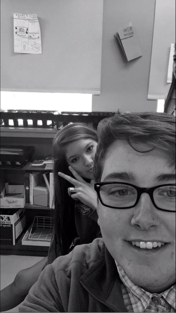 SarahBalsley's tweet image. HBD JOrdan. We've had a lot of great mems #freaksandgeeks #imthefirst #iwasyourecaddy #youweremygolfer 💥🎉 @TibbetsJ