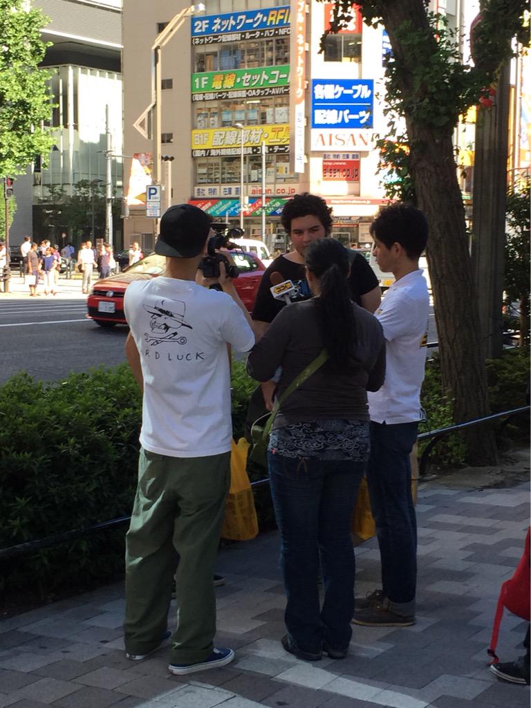 Usamarusensei's tweet photo. ふと前回の秋葉でめざましテレビのココ調に遭遇したことを思い出す(ง ˙ω˙)ว http://t.co/YiE6QbrLPC