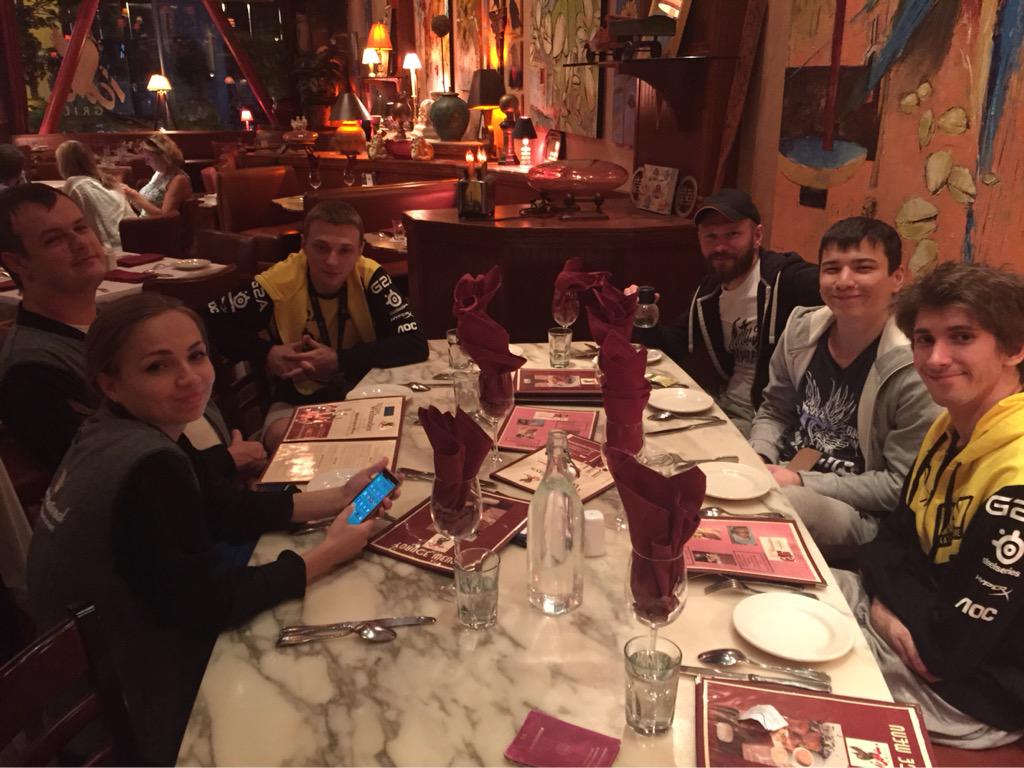 CLDpxMWVAAI7mwZ.jpg:large