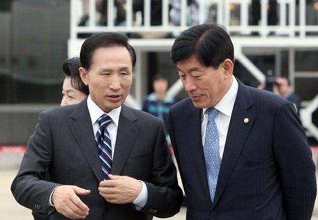 Davan_Khan's tweet photo. 선관위 투표분류기 레노버 노트북, 바이오스에 해킹프로그램을 깔고→ 사전 세팅된 51.6%로 조작→ 무선랜카드 작동→ 개표소 와이파이안테나로 개표결과 전송→ 방송사 선거결과가 미리 나옴→ 부정선거 퍼즐 오피니언! http://t.co/jLqF6GlqKj