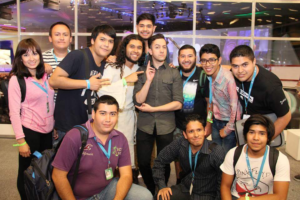 Paul_Maciel10's tweet photo. Mi momento favorito en #CPMX6 fue cuando sali en la foto con JESUS y Chumel Torres, nos vemos en #CPMX7 http://t.co/FCfgy5DN6x
