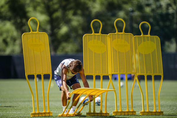 Footballtweet's tweet image. 'Don't practice until you get it right. Practice until you can't get it wrong.'