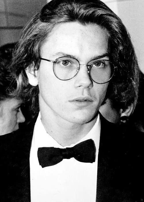 phoenixrivv's tweet photo. Glasses. Glasses. Glasses http://t.co/EN2CZdJitB