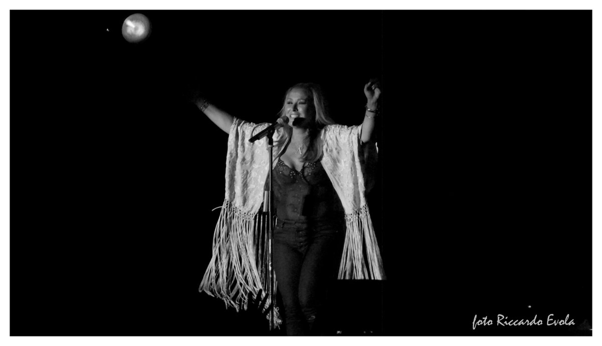 Crinary's tweet photo. Qualche foto del concerto di #Anastacia ieri al #Gruvillage di #Grugliasco #Torino
https://t.co/SyO9TLzecW http://t.co/jboYqYBTXw