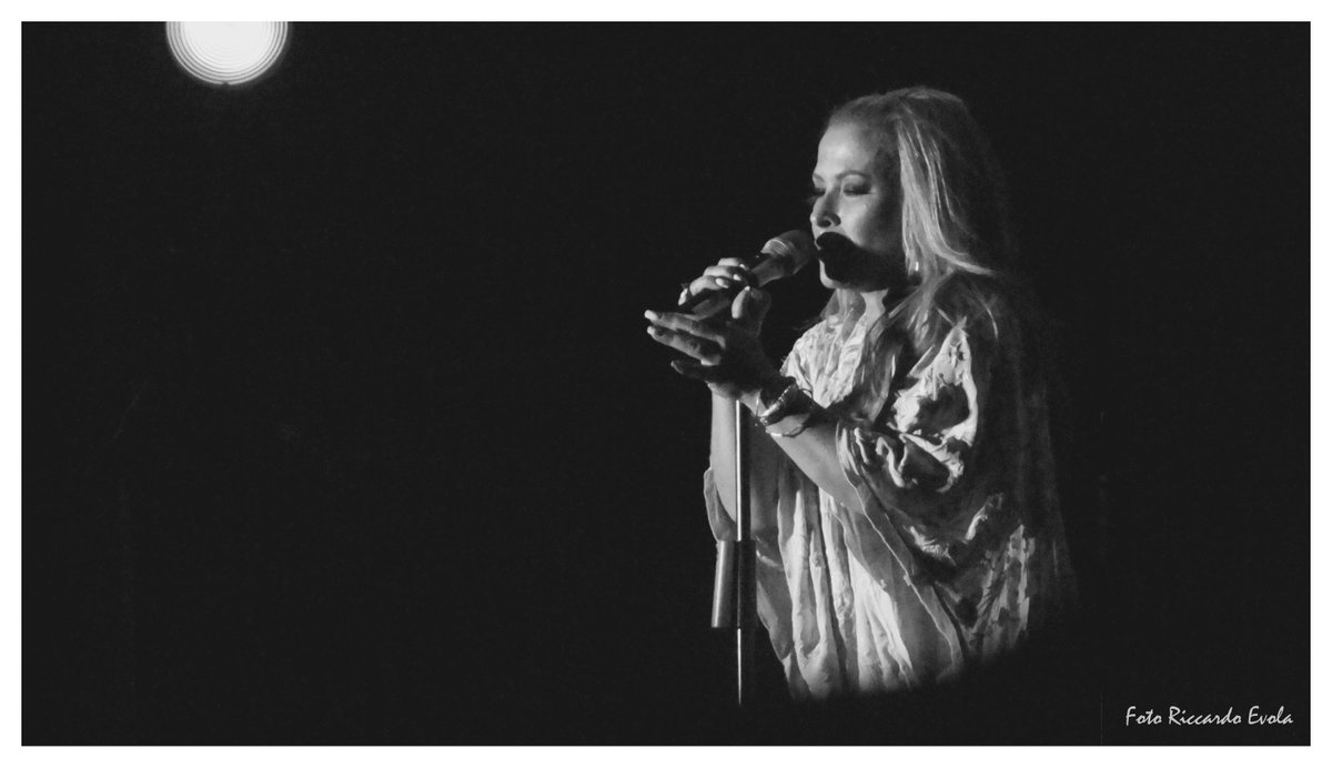Crinary's tweet photo. Qualche foto del concerto di #Anastacia ieri al #Gruvillage di #Grugliasco #Torino
https://t.co/SyO9TLzecW http://t.co/jboYqYBTXw