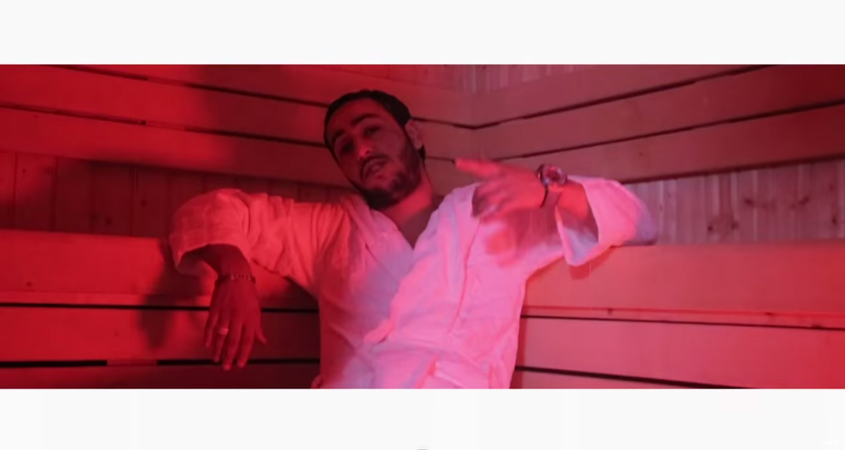 Nouveau clip de <a href="/Lacrim_Officiel/">LACRIM</a> ! Y a R 🙏  vevo.com/watch/FR1A9150… #Lacrim #Ripro #YaR