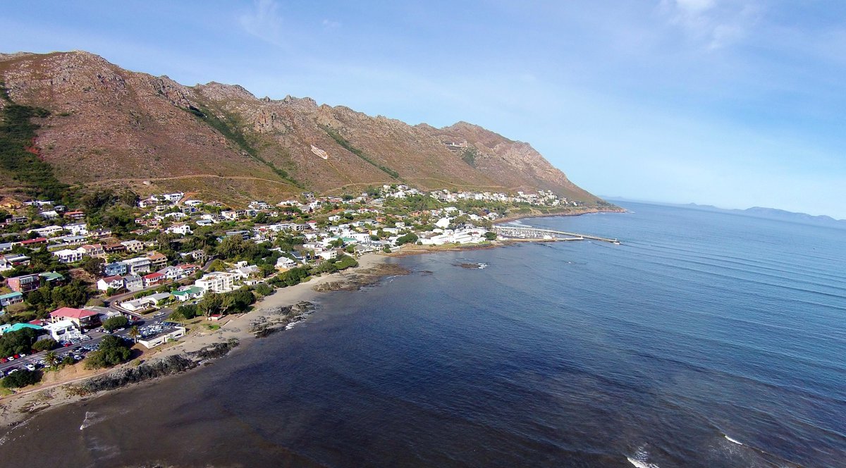 AerialPictureSA's tweet photo. Gordon's Bay ... so peaceful and beautiful on a Sunday morning http://t.co/jqkq5VEkOt