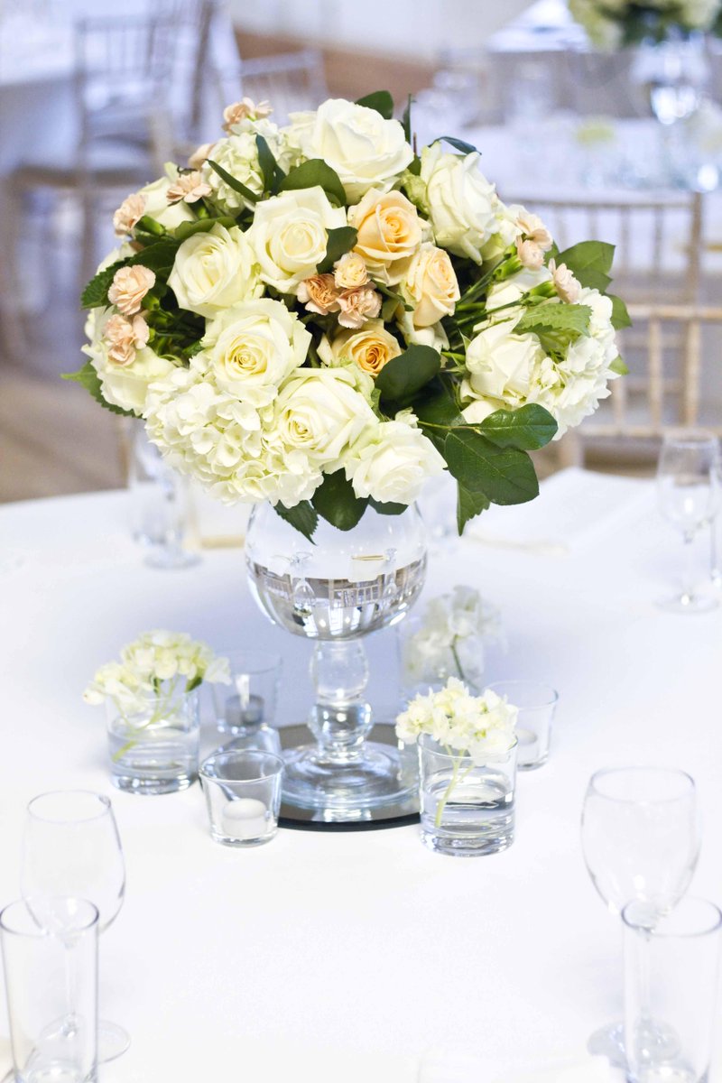 Bloomingscent09's tweet photo. At #BloomingScent we offer world class #flowerarrangements 
For more info, visit:
http://t.co/GIsp75RA2w http://t.co/bV53exYxGO