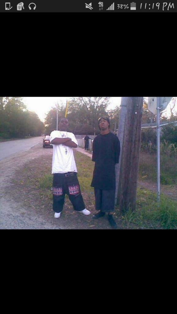 CmoneyFlashy44's tweet photo. Throwbak me n lil perk free my soulja 4000 http://t.co/gOTF2h0zsY