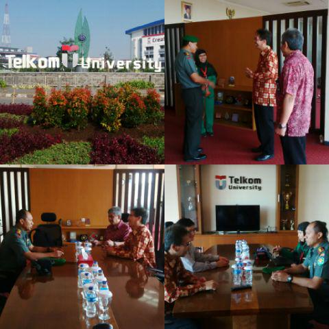 TeropongBS's tweet photo. @ridwankamil @TNIOnline @TNI_AD @bdg_juara  Silaturahmi Dandim0618/BS dgn Rektor STT Telkom Bdg http://t.co/LGkK7xCNvy
