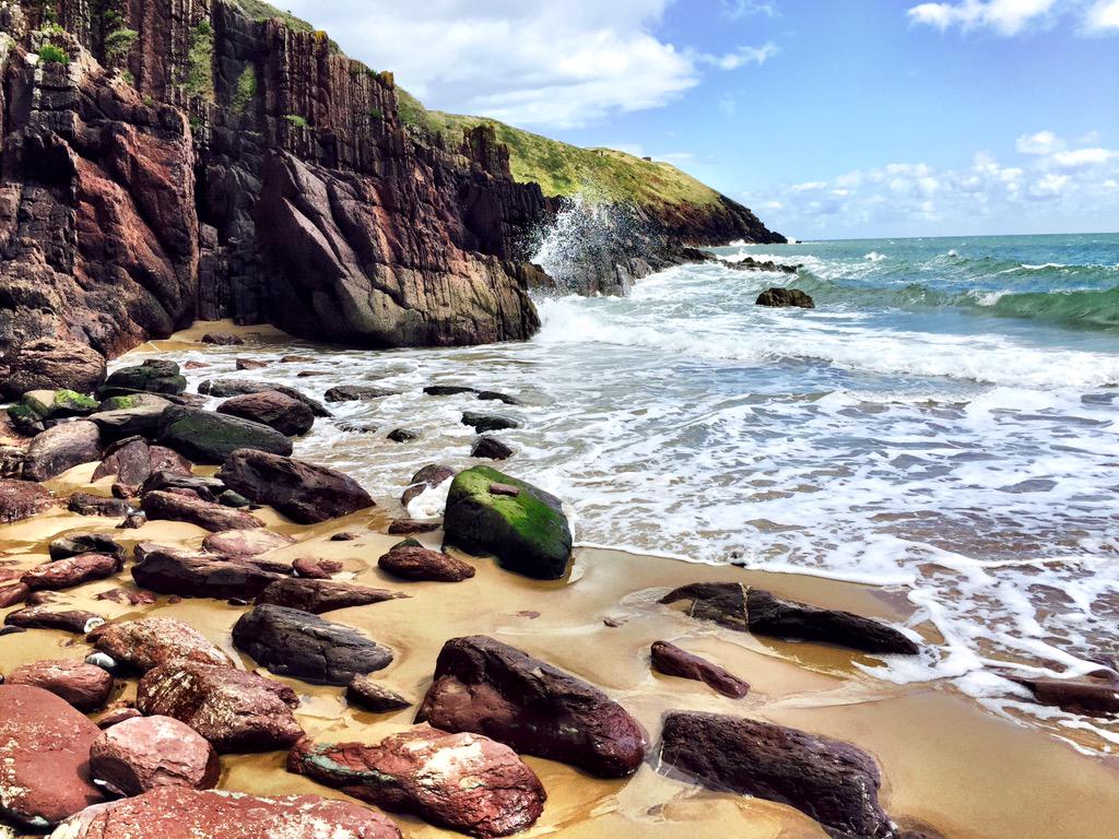 GuestWing's tweet photo. #Presipe Beach #Pembrokeshire yesterday http://t.co/M0ieGKMACH