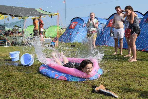 UKContingent's tweet photo. Cooling off with a splash! As @suffolk_wsj2015 enjoy great weather @wsj2015 #japan2015 #wsj2015 http://t.co/zRPCbC3Yh8