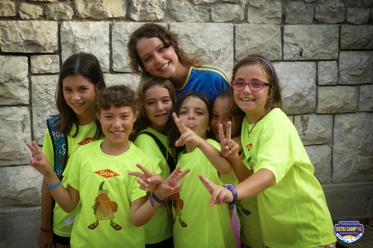 TgnaEstiuCamp's tweet photo. Bon dia! Ja veieu amb quina energia comencem el dia! @colsantpau @CBTarragona #tec2015 http://t.co/gJwvhn1L0w